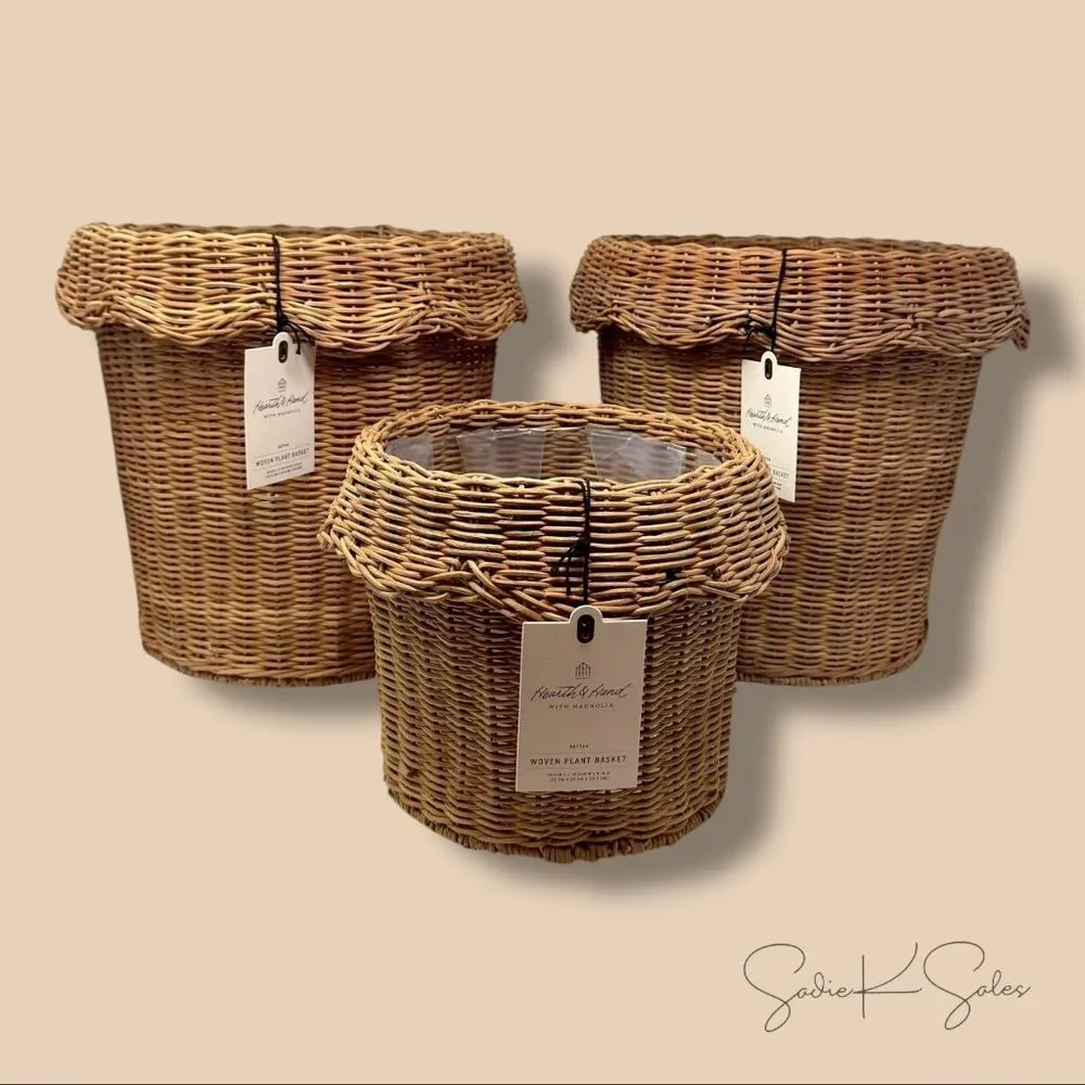 Hearth & Hand 12 scalloped